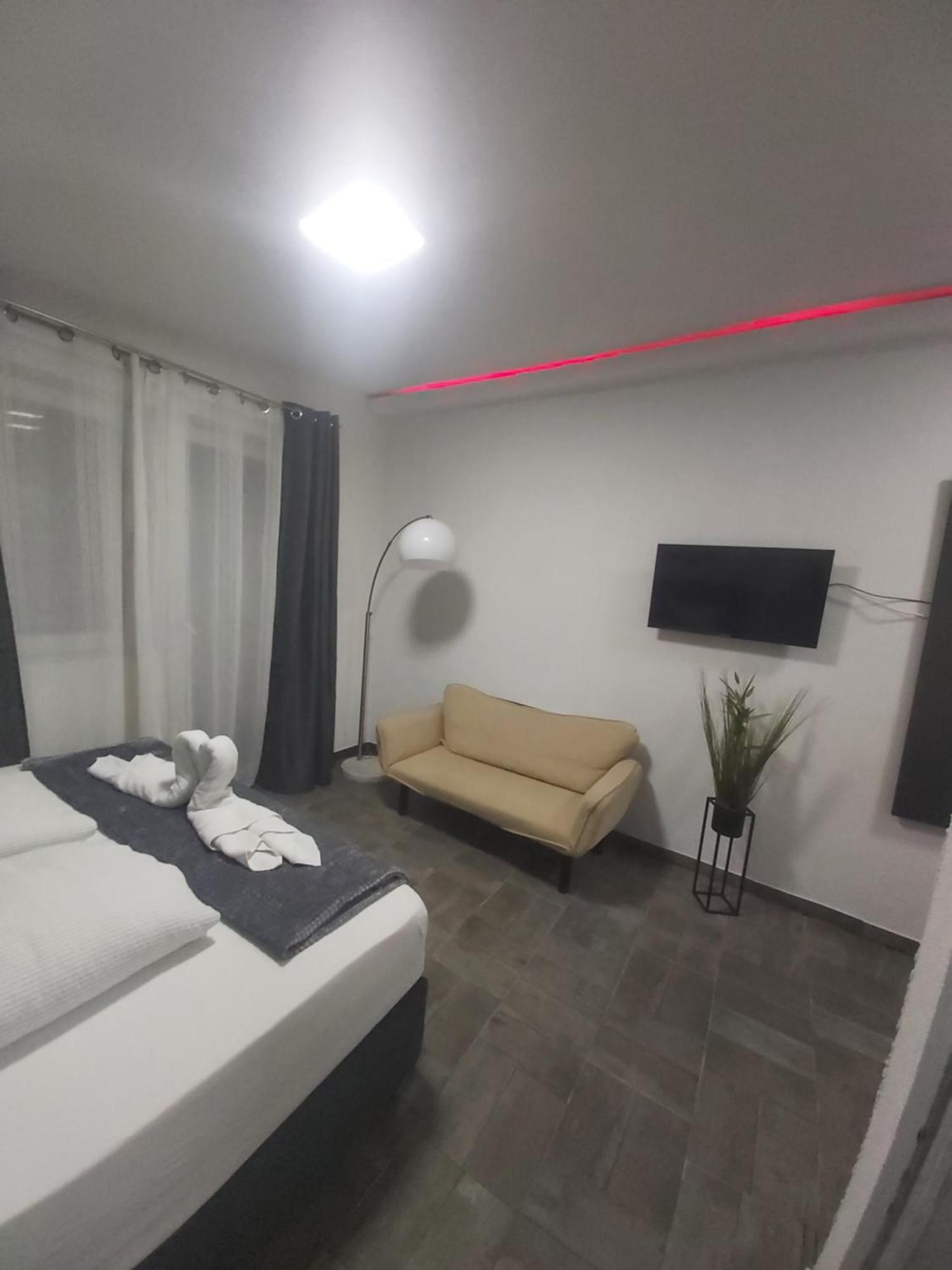 Panda Rooms 马里博尔 外观 照片