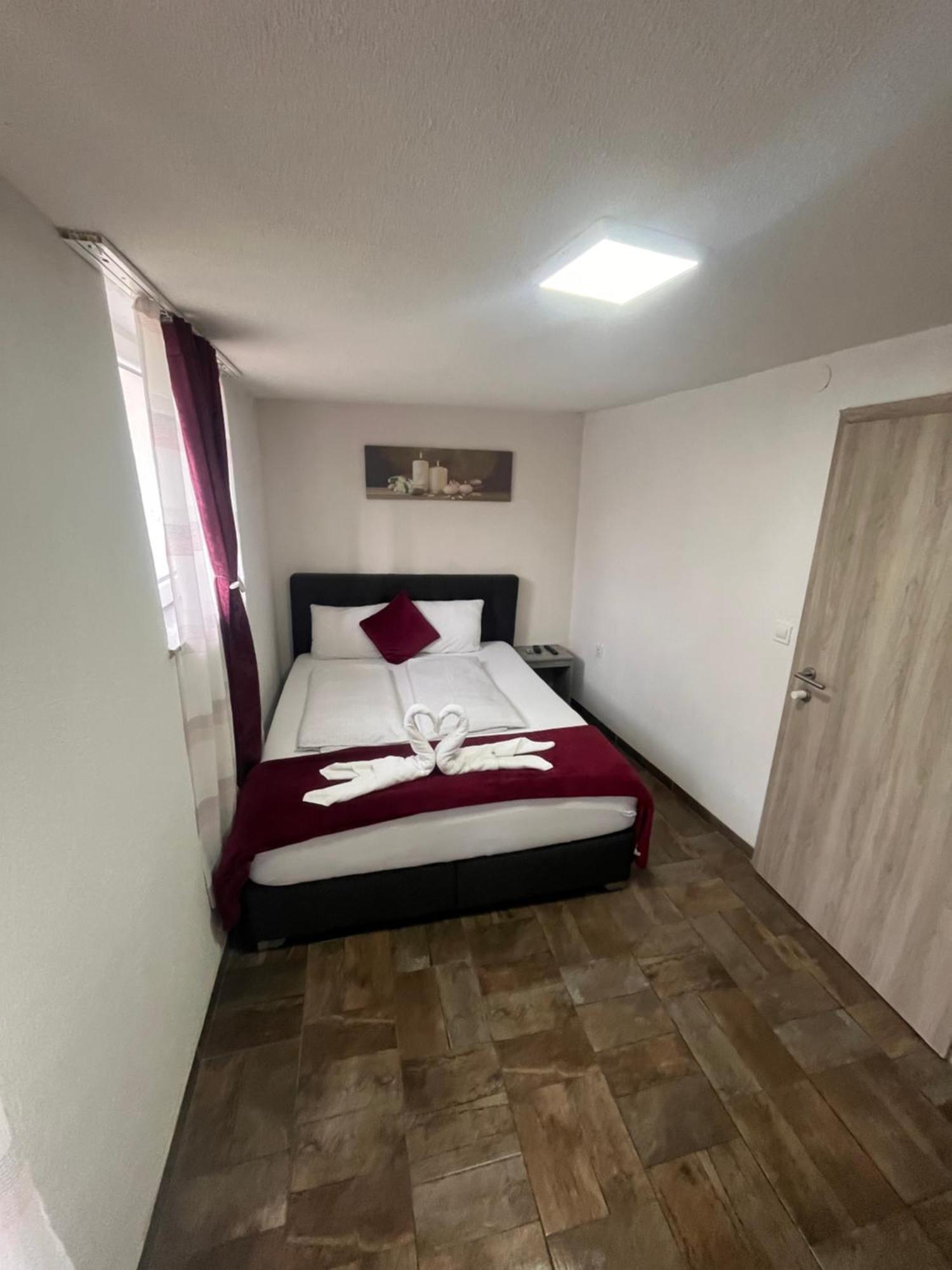 Panda Rooms 马里博尔 外观 照片